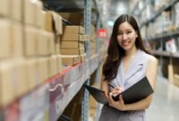 Staff Gudang Warehouse Staff Pengertian Tugas dan Gajinya
