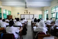 berpotensi sebarkan penyakit dokter sarankan guru yang sakit tidak paksakan diri ke sekolah zjs