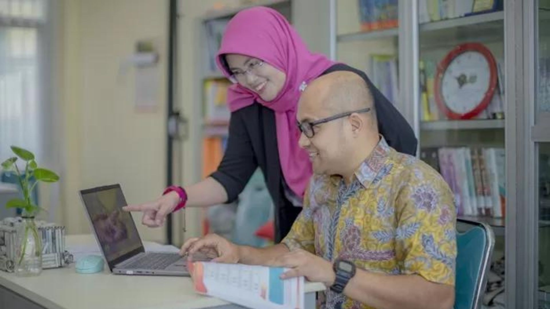 Pentingnya Perilaku Kerja Guru Dalam Memajukan Pendidikan Modern