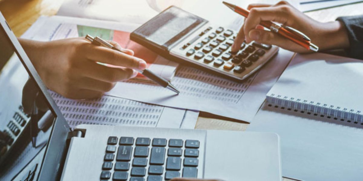 Perbedaan Kegiatan Operasional Perusahaan Manufaktur dan Perusahaan Jasa (2) Perbedaan Kegiatan Operasional Perusahaan Manufaktur dan Perusahaan Jasa (2)