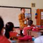 Tangerang, Indonesia, 2016: porait teacher explain about a govermnet building with students in elementary school during class